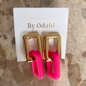 Örhänge fyrkant cerise eller svart